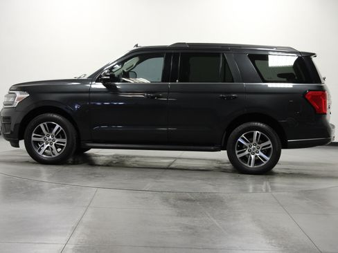 Used 2024 Ford Expedition XLT RWD image 7