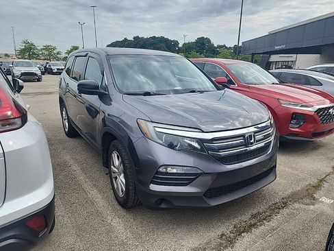 Used 2018 Honda Pilot LX image 1