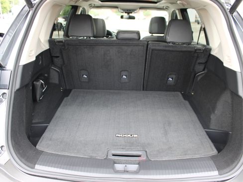 Certified 2022 Nissan Rogue SV w/ SV Premium Package AWD/4WD image 5