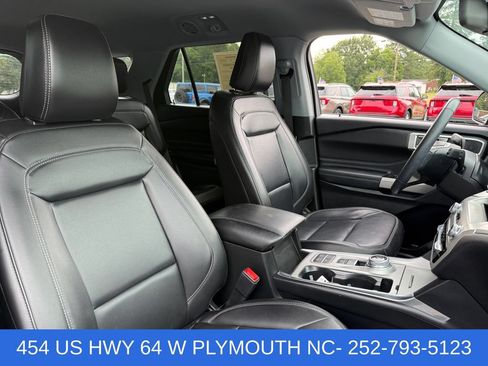 Certified 2022 Ford Explorer XLT w/ Equipment Group 202A RWD image 18