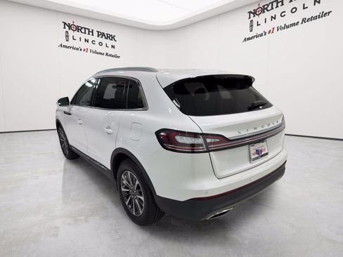 Used 2022 Lincoln Nautilus FWD w/ Premium Package image 3