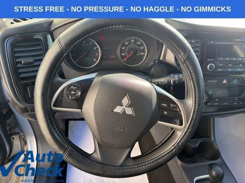 Used 2014 Mitsubishi Outlander ES image 16