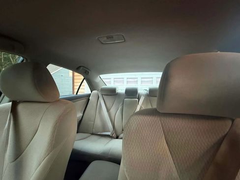 Used 2011 Toyota Camry LE FWD image 10