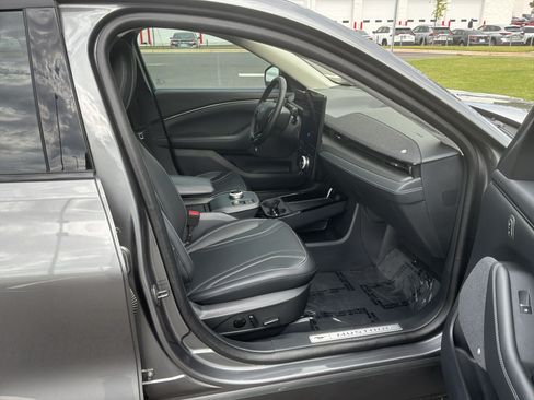 Used 2023 Ford Mustang Mach-E Premium AWD/4WD image 33