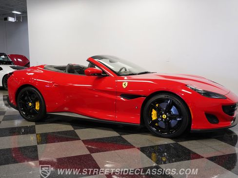 Used 2020 Ferrari Portofino RWD image 16