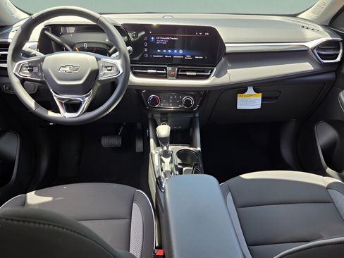 New 2026 Chevrolet TrailBlazer LT w/ Midnight Edition FWD image 12