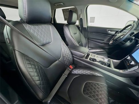 Used 2024 Ford Edge Titanium image 26