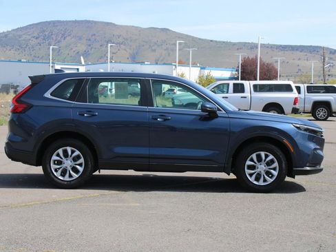Used 2023 Honda CR-V LX image 6