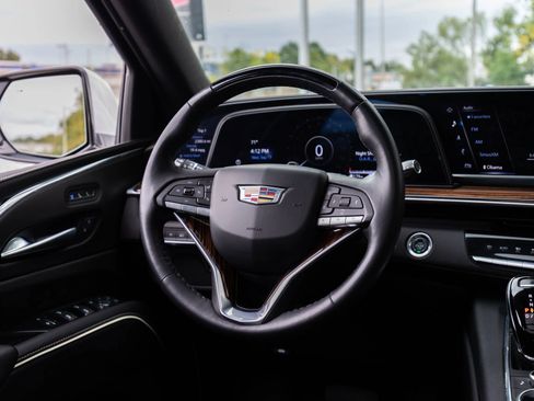 Used 2023 Cadillac Escalade Premium Luxury image 35