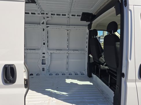 Used 2025 RAM ProMaster 2500 w/ Convenience Group image 8