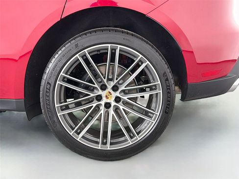 Certified 2026 Porsche Macan AWD/4WD image 12
