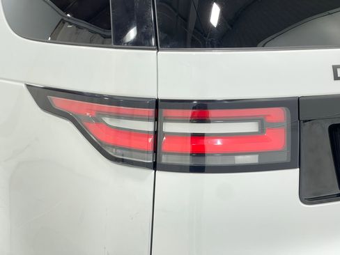 Used 2020 Land Rover Discovery Landmark AWD/4WD image 35