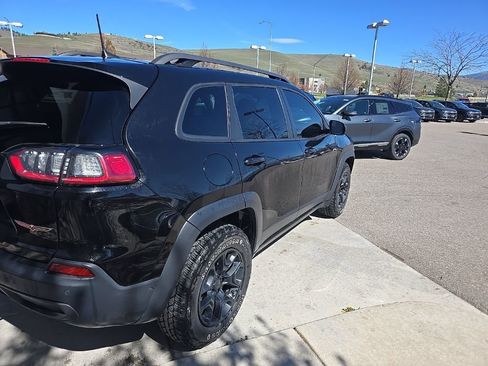 Used 2019 Jeep Cherokee Trailhawk image 6