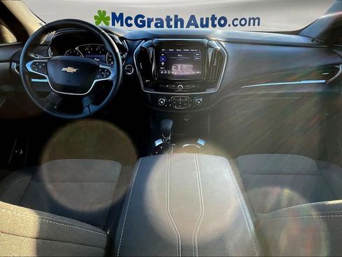 Used 2023 Chevrolet Traverse LT image 8