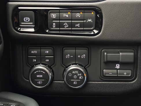 New 2026 GMC Yukon AT4 w/ AT4 Premium Plus Package AWD/4WD image 25