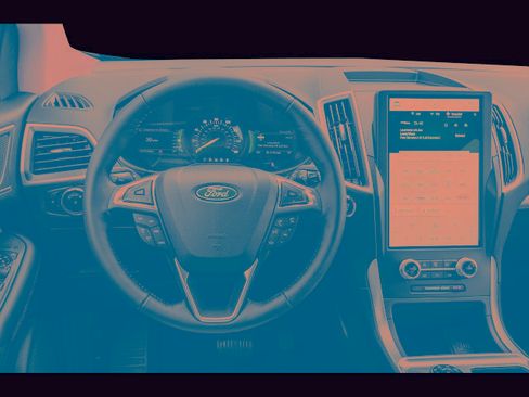 Certified 2024 Ford Edge SEL image 4