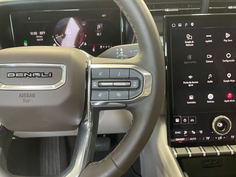 Used 2026 GMC Terrain Denali w/ LPO, Black Badging Package AWD/4WD image 16