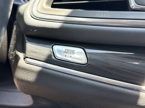 Used 2019 Buick Enclave Essence FWD image 18