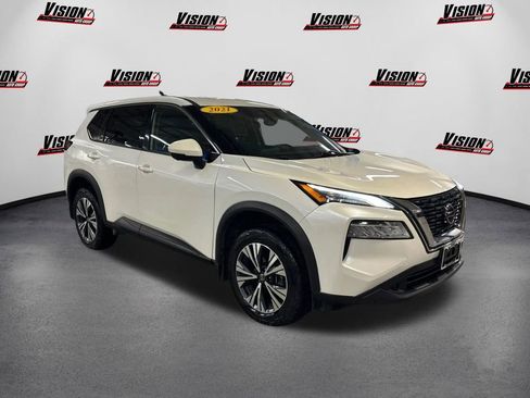 Used 2021 Nissan Rogue SV image 3