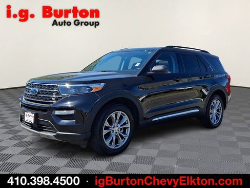 Used 2023 Ford Explorer XLT w/ Equipment Group 202A AWD/4WD image 3