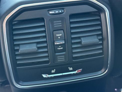 Used 2025 Porsche Macan image 15