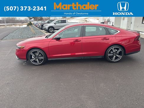Used 2025 Honda Accord Sport image 2