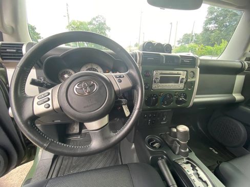 Used 2013 Toyota FJ Cruiser 4WD w/ Upgrade Pkg image 10