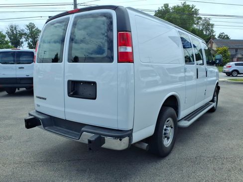 Used 2024 Chevrolet Express 2500 w/ Driver Convenience Package RWD image 3