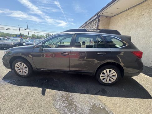 Used 2018 Subaru Outback 2.5i AWD/4WD image 2