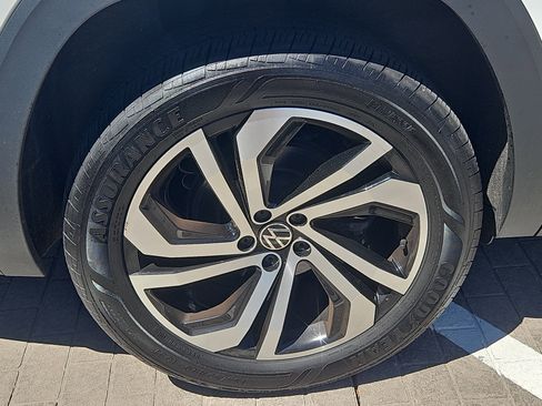 Certified 2023 Volkswagen Atlas SEL AWD/4WD image 32
