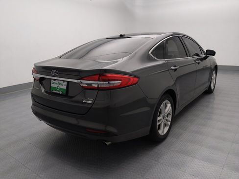 Used 2018 Ford Fusion SE w/ Fusion SE Technology Package image 9
