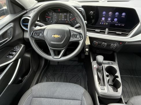 Used 2024 Chevrolet Trax LS FWD image 19