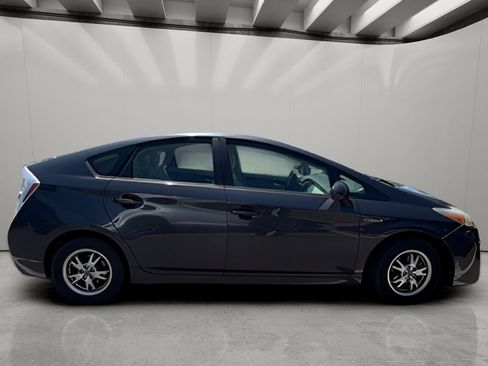 Used 2010 Toyota Prius Three FWD image 3