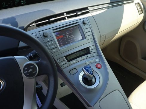 Used 2015 Toyota Prius Three FWD image 41