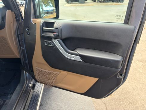 Used 2016 Jeep Wrangler Unlimited Sahara w/ Mopar Chrome Edition Group AWD/4WD image 16