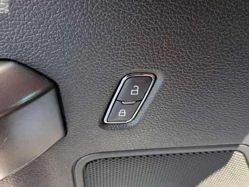 Used 2019 Ford F150 XLT w/ Equipment Group 302A Luxury AWD/4WD image 17