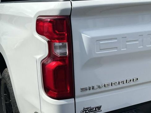 Used 2023 Chevrolet Silverado 1500 RST w/ Z71 Off-Road Package AWD/4WD image 9