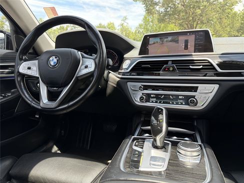 Used 2020 BMW 740i xDrive w/ Premium Package AWD/4WD image 3