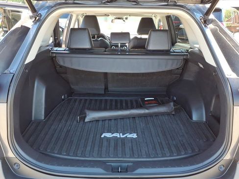 Used 2021 Toyota RAV4 XLE Premium AWD/4WD image 10
