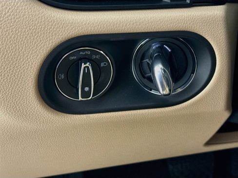 Certified 2026 Porsche Macan AWD/4WD image 11