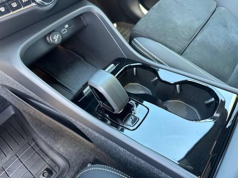Used 2023 Volvo XC40 Recharge Plus AWD/4WD image 17