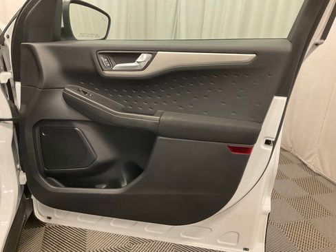 Used 2020 Ford Escape SE image 30