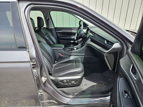 Used 2024 Jeep Grand Cherokee L Limited AWD/4WD image 4