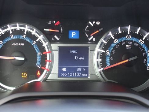 Used 2015 Toyota 4Runner SR5 image 29