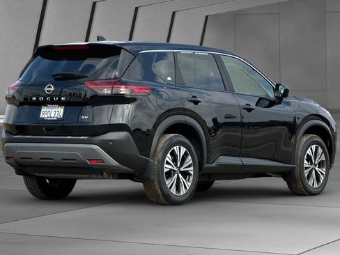 Used 2023 Nissan Rogue SV image 4