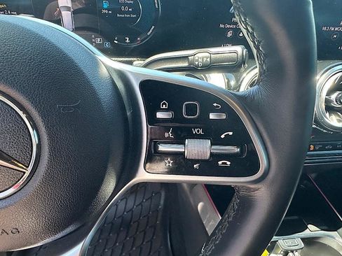 Used 2023 Mercedes-Benz GLB 250 4MATIC image 19