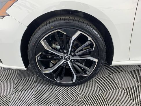 Used 2025 Nissan Altima 2.5 SR FWD image 11