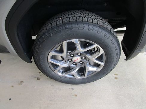 Used 2026 GMC Sierra 1500 SLE AWD/4WD image 11