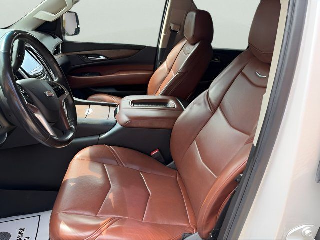 Used 2019 Cadillac Escalade Luxury AWD/4WD image 12