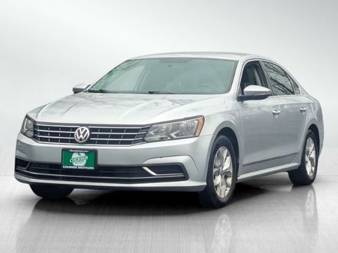 Used 2017 Volkswagen Passat 1.8T S image 8